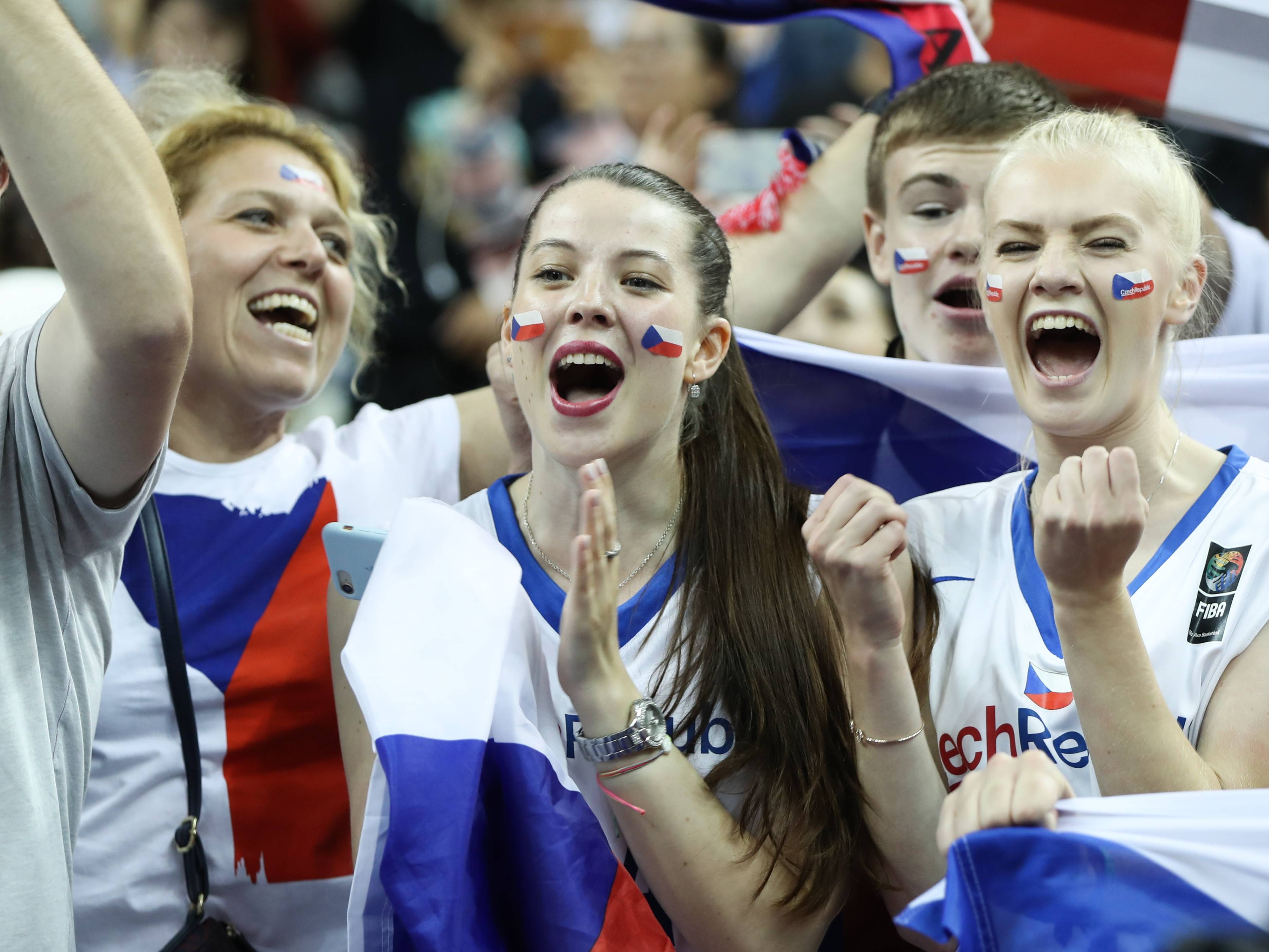 捷克队在激烈对抗中获得一场胜利