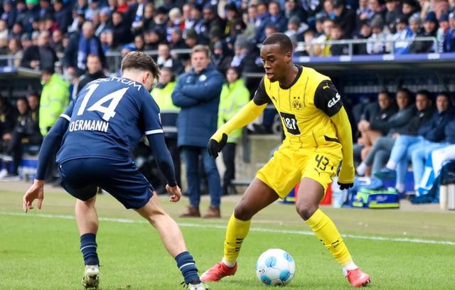 开云体育入口-多特蒙德前锋连续独中两元，稳定球队进攻火力