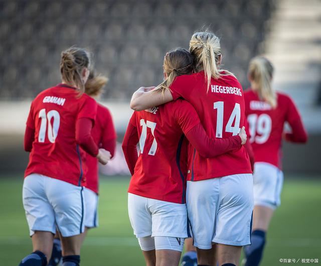 包含全球聚焦盛大比赛，女足项目备受瞩目的词条