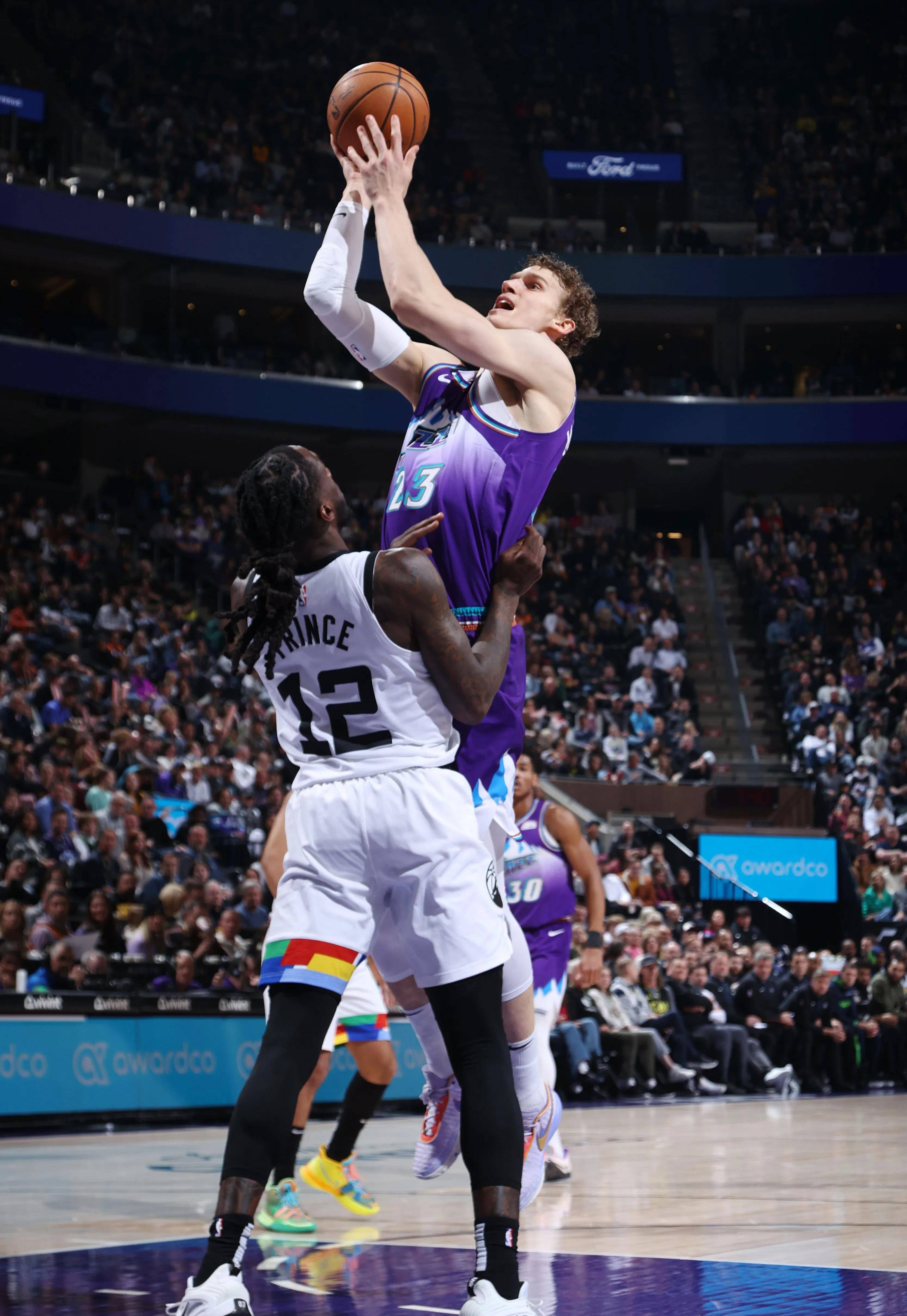 开云APP-爵士队大胜对手，展现出强大的整体实力