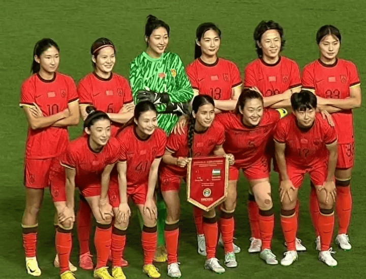 荷兰女足前锋破门得分，帮助球队晋级！