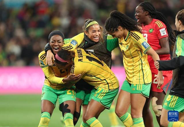 哥伦比亚女足队员在比赛中展现出众实力