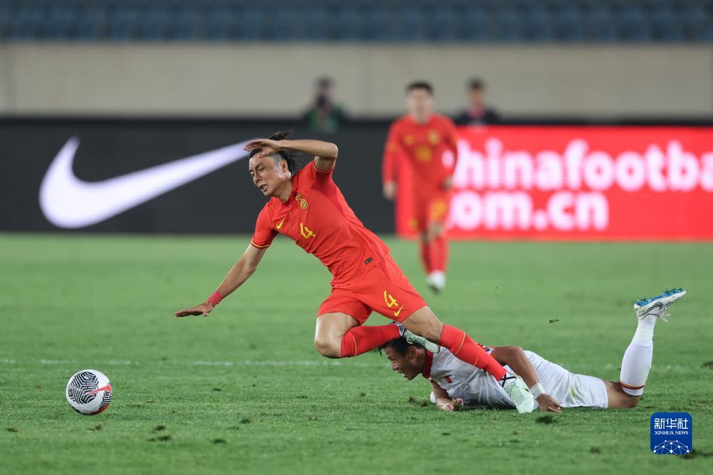 中国队在国际足球舞台上作出突破