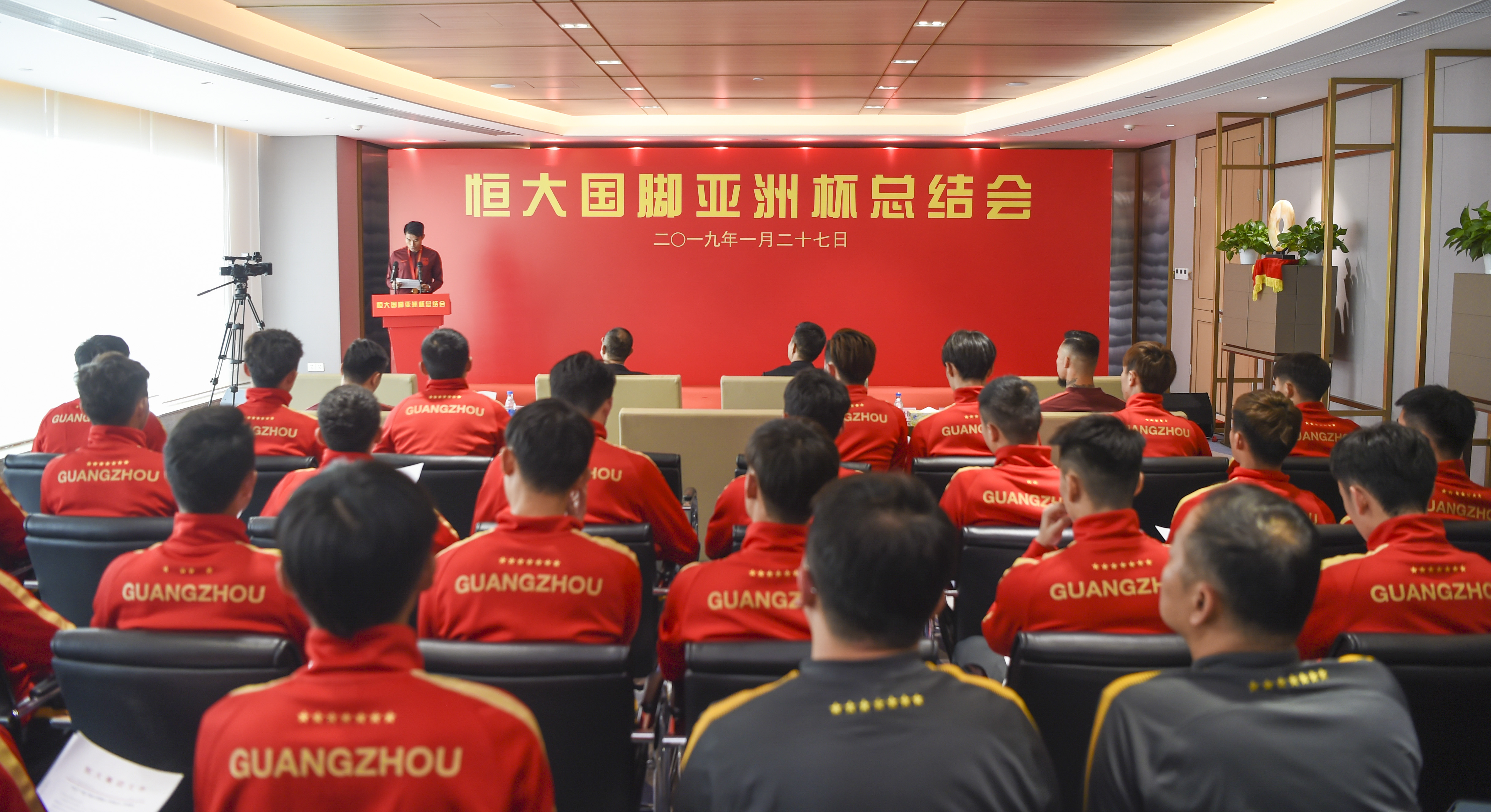 包含亚洲足坛传统巨头集结，为荣誉而战的词条