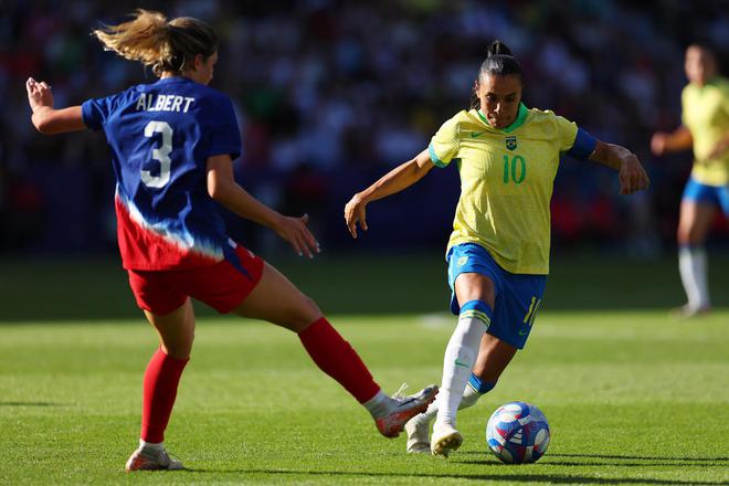 开云体育在线-新赛季女足超级联赛开启，传奇球星重回赛场