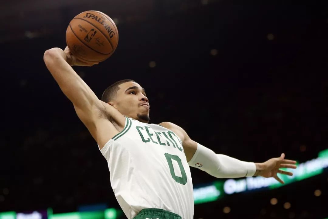 开云体育在线-太平洋群岛篮球场上硝烟弥漫，强队脱颖而出的简单介绍