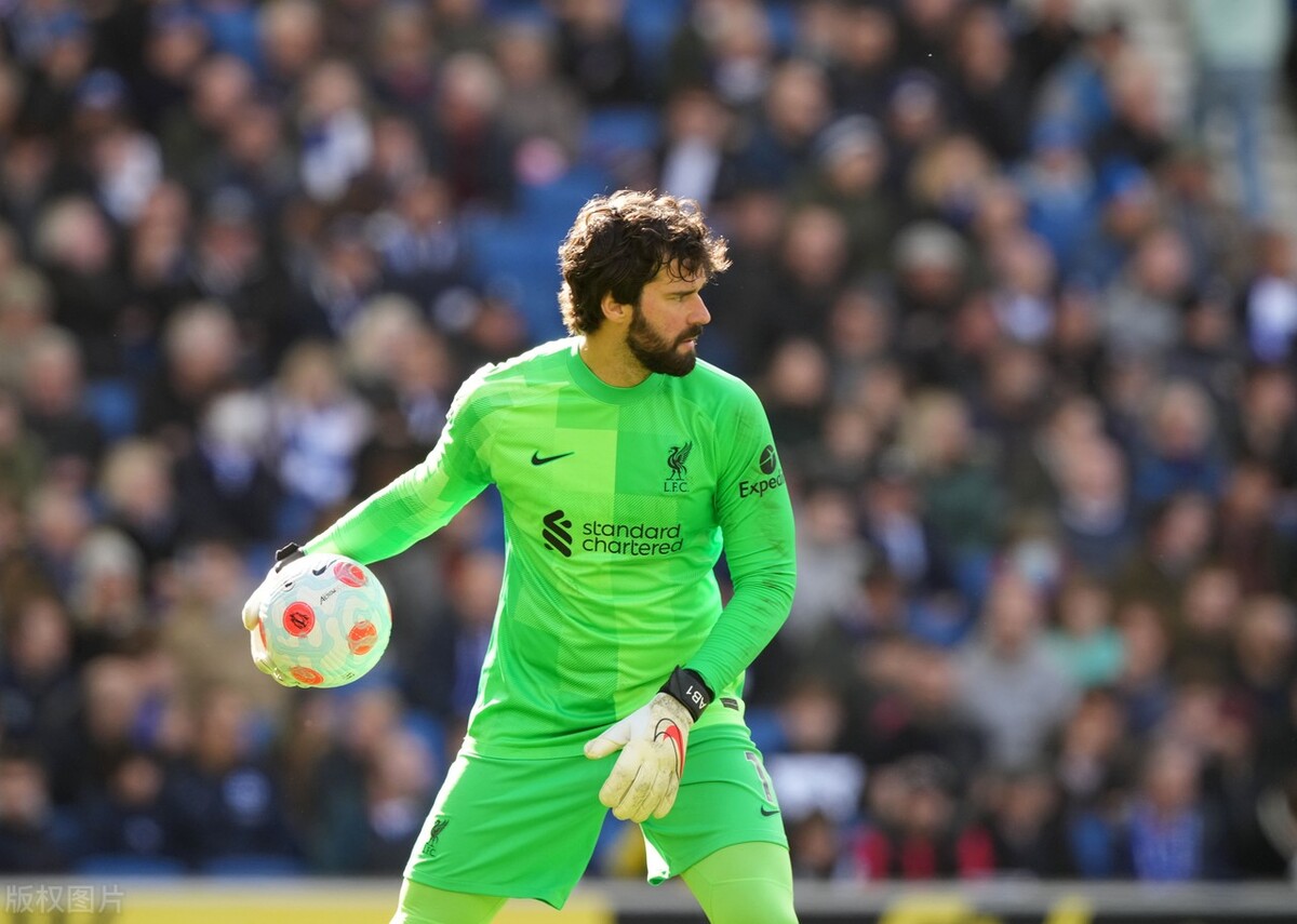 热那亚门神连场扑点成英雄，球迷大呼过瘾的简单介绍