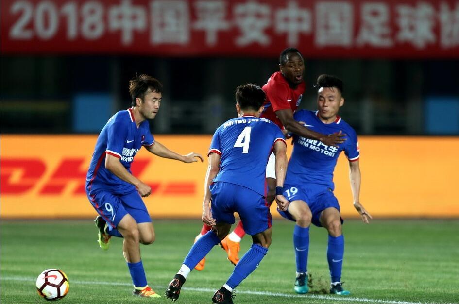 河南建业球星发挥出色，率队取胜