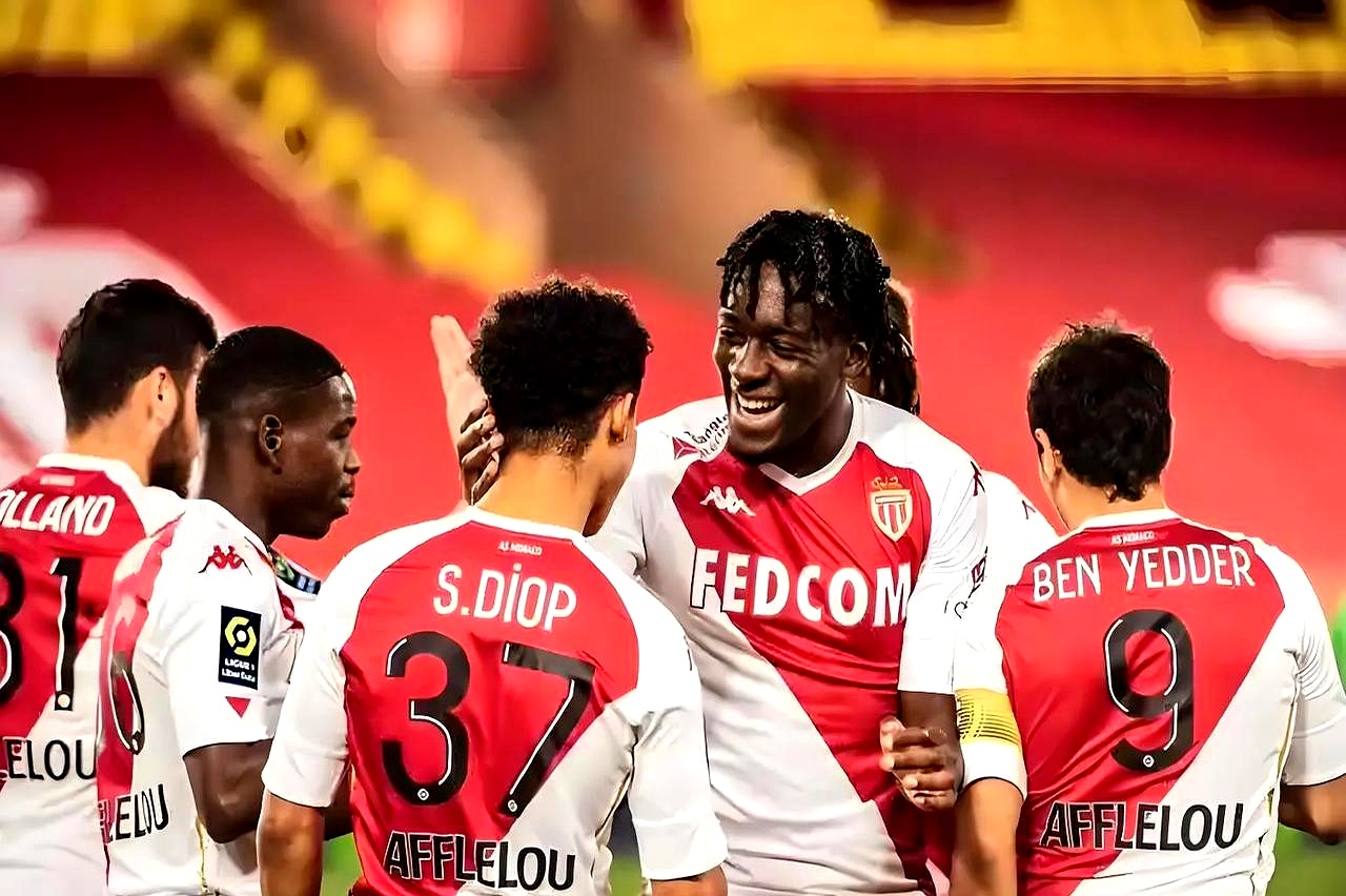 摩纳哥队主教练调整阵容备战比赛