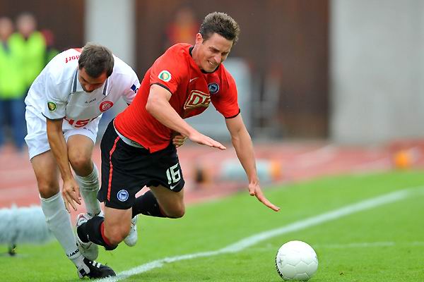 开云体育在线-柏林赫塔赛场亮相，取得胜利保持稳定