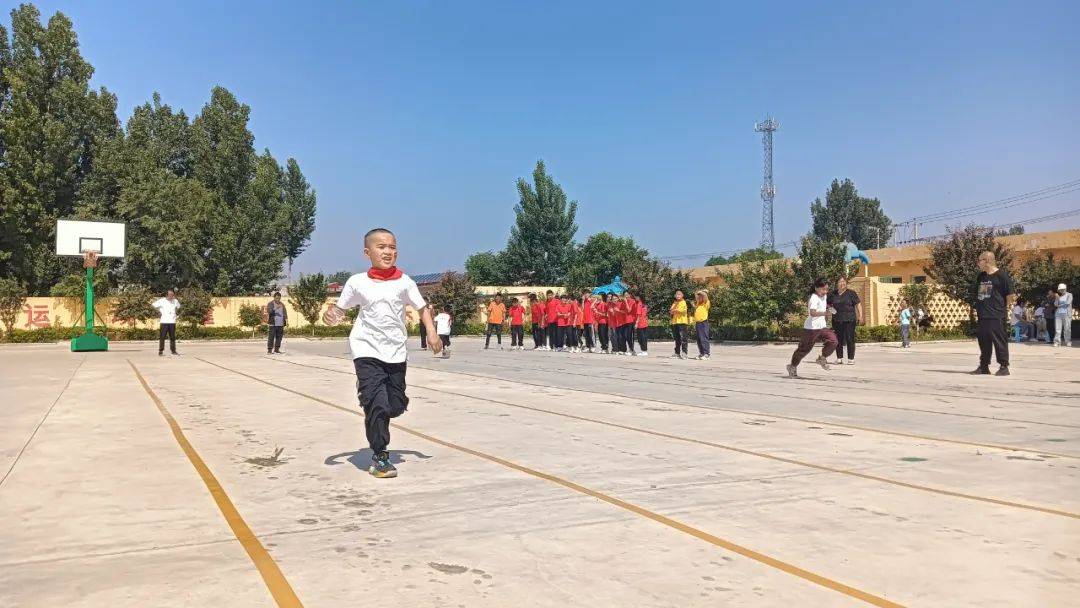 包含比赛挑战不断，队员精神饱满的词条