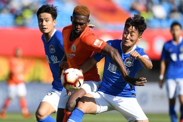 河南建业会客北京人和，展开激烈角逐