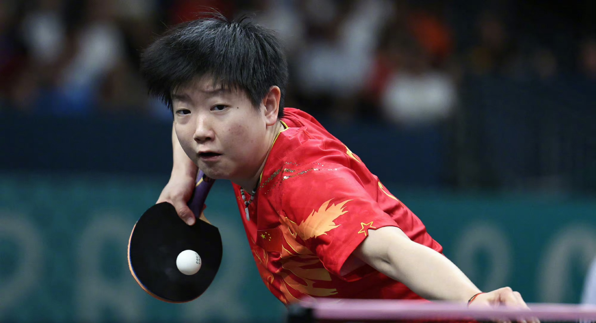 挪威独自乒乓球运动员在比赛中崭露头角