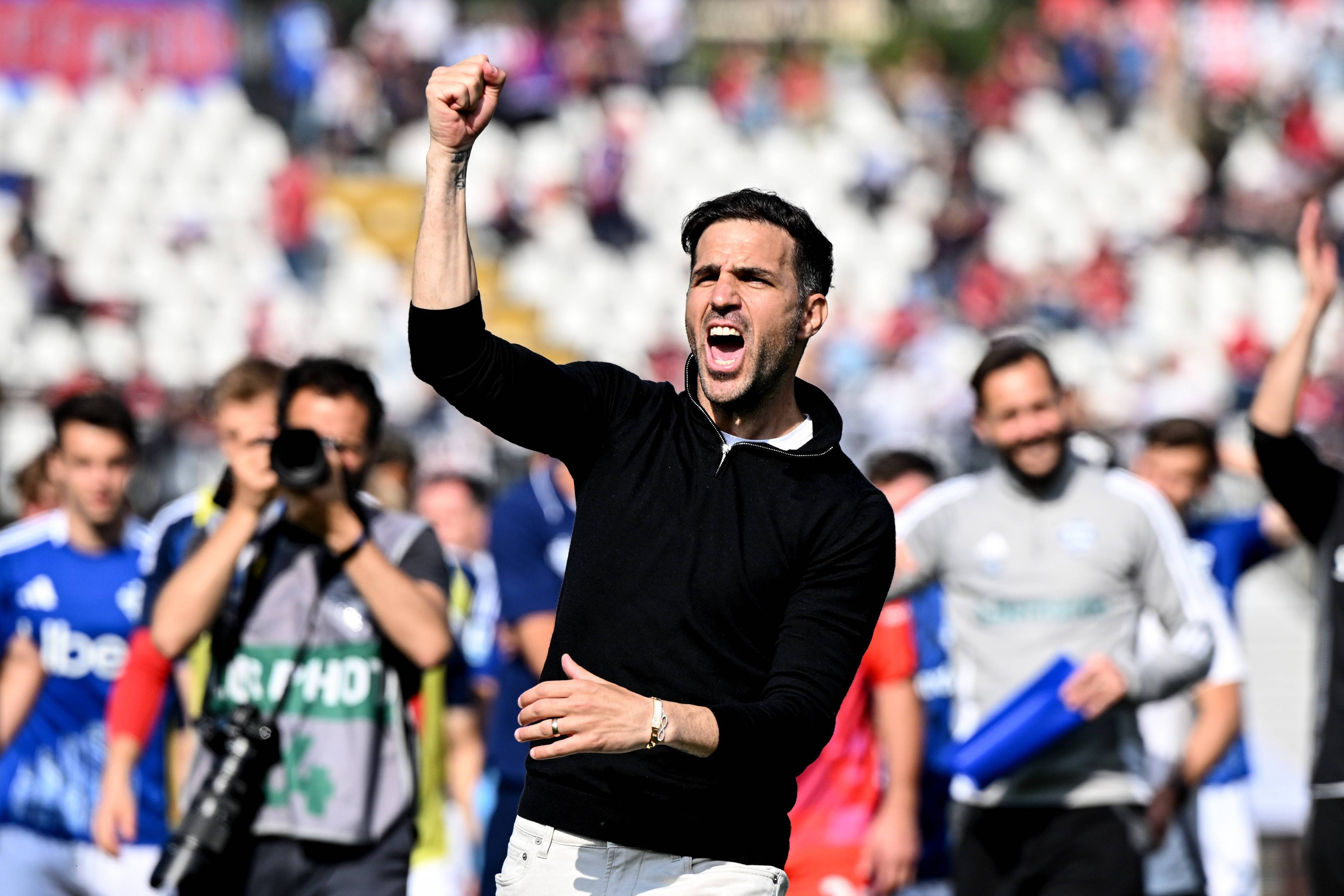 意甲豪门战绩亮眼，球员团结协作展现精神风貌