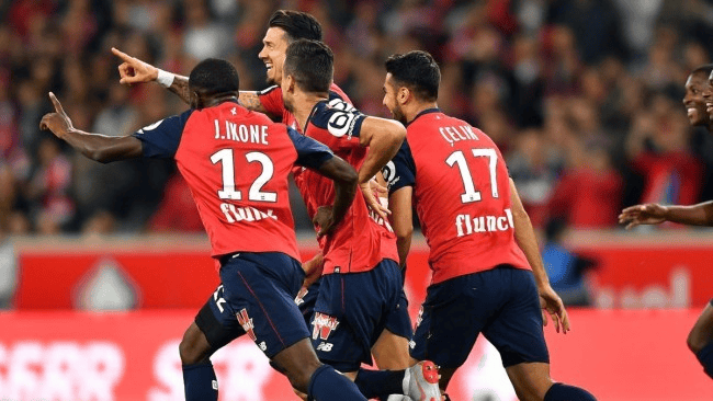 开云平台-国际足球赛场上一场胜负难料的比赛展现