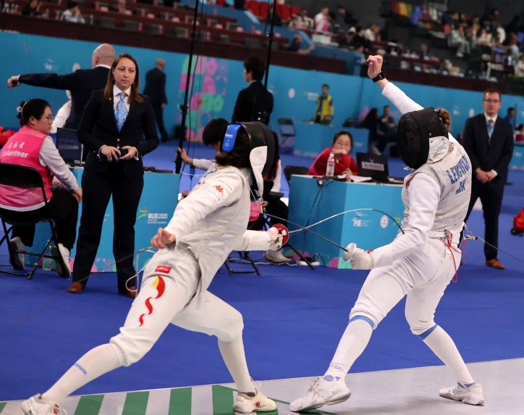 埃及选手在击剑比赛中实现零封
