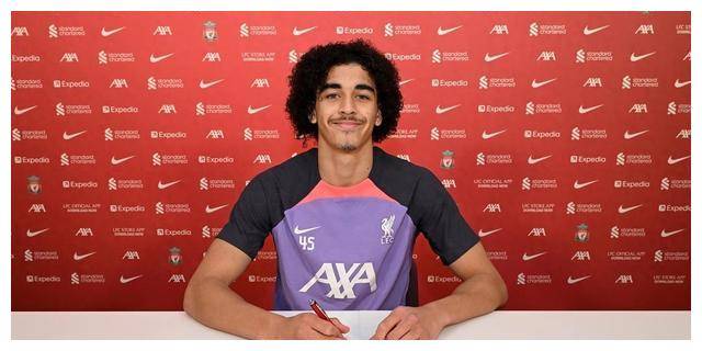 南安普顿青训新秀获首发机会，表现受赞誉