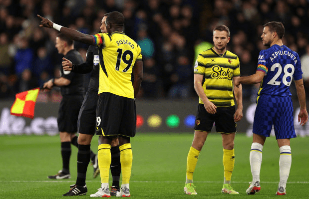 包含沙特战主场不敌沃特福德，保级形势岌岌可危的词条