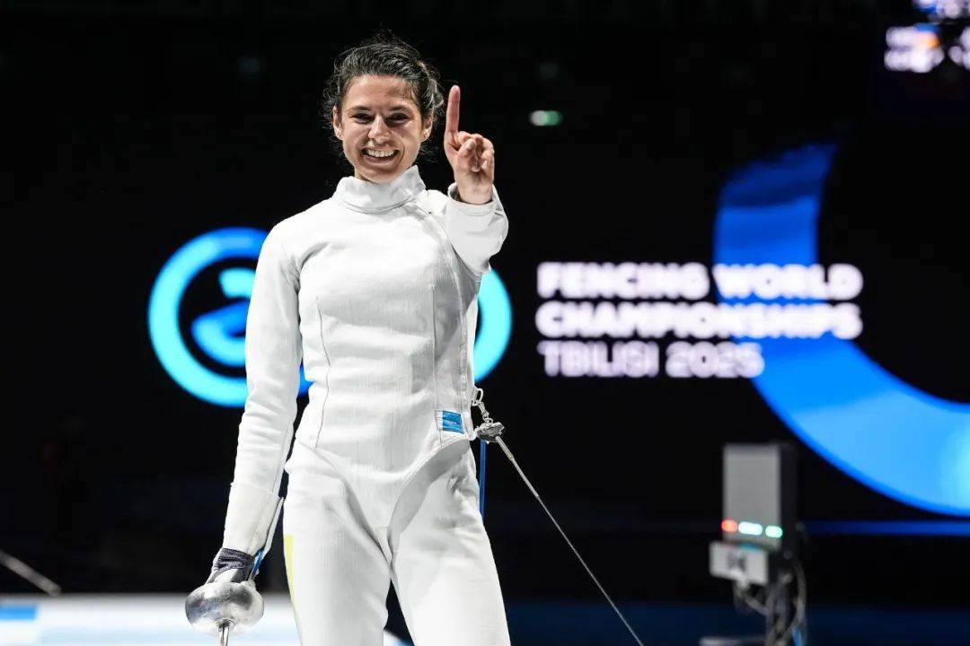 开云官网-乌克兰运动员刷新纪录，勇夺冠军