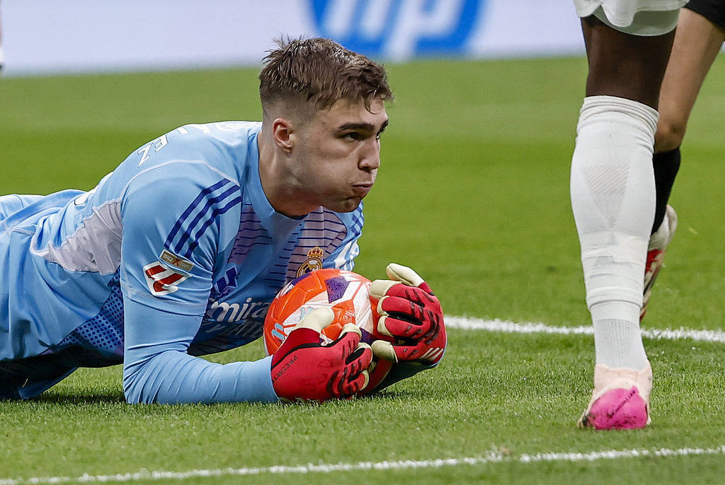 开云体育下载-瓦伦西亚遭遇失利，领头羊位落