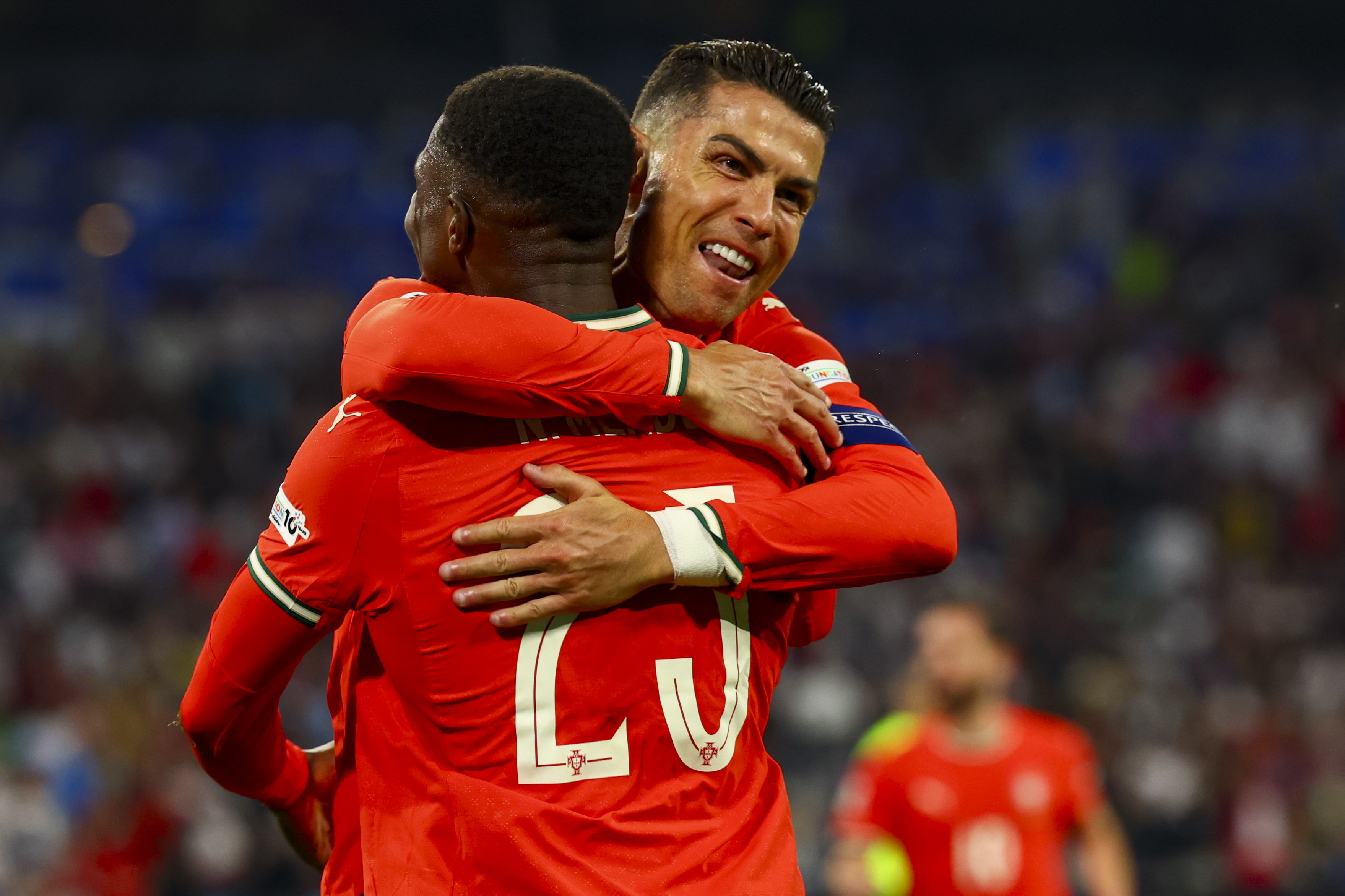 开云平台-葡萄牙队士气高昂，连胜两场晋级