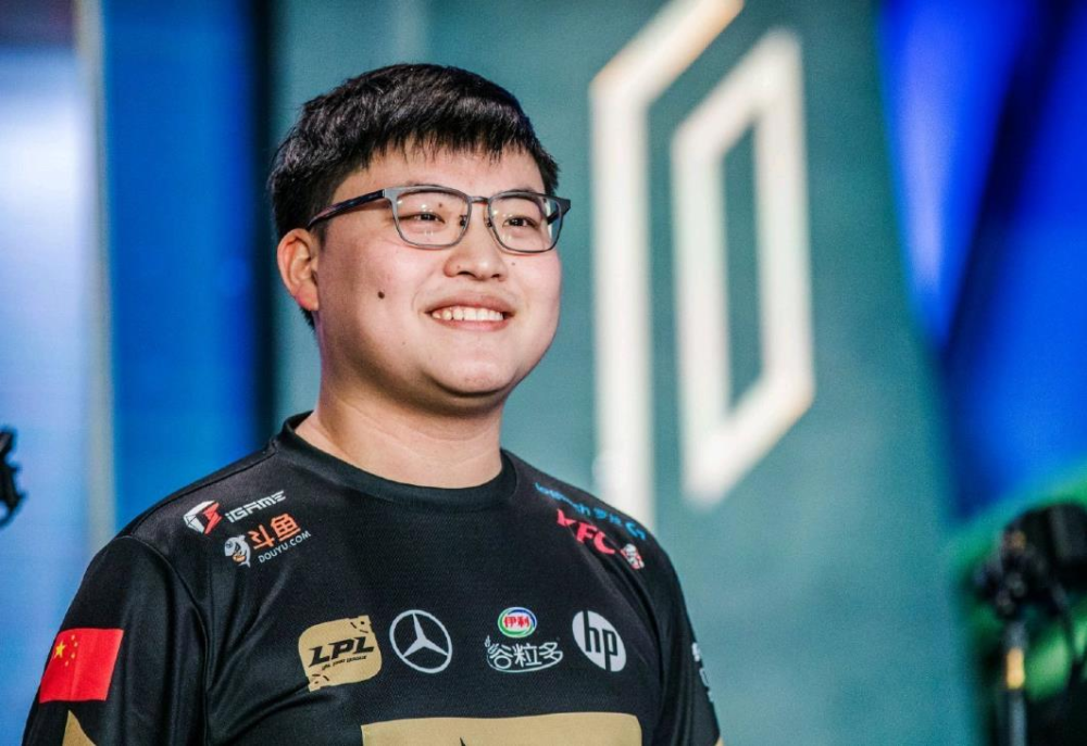 RNG碾压HKA，Uzi操刀奇招英雄翻盘宿命之战入围赛，引爆全场热议