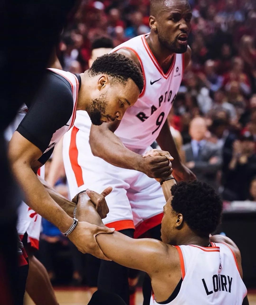 T1鏖战V5，Clid极限生还后反打焦点之战全球总决赛，强势挺进下一轮