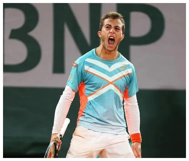 包含球队协作默契，战术出奇制胜的词条