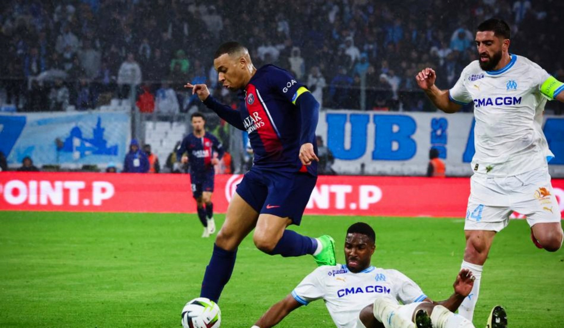 马赛在法甲比赛中逆转战胜对手