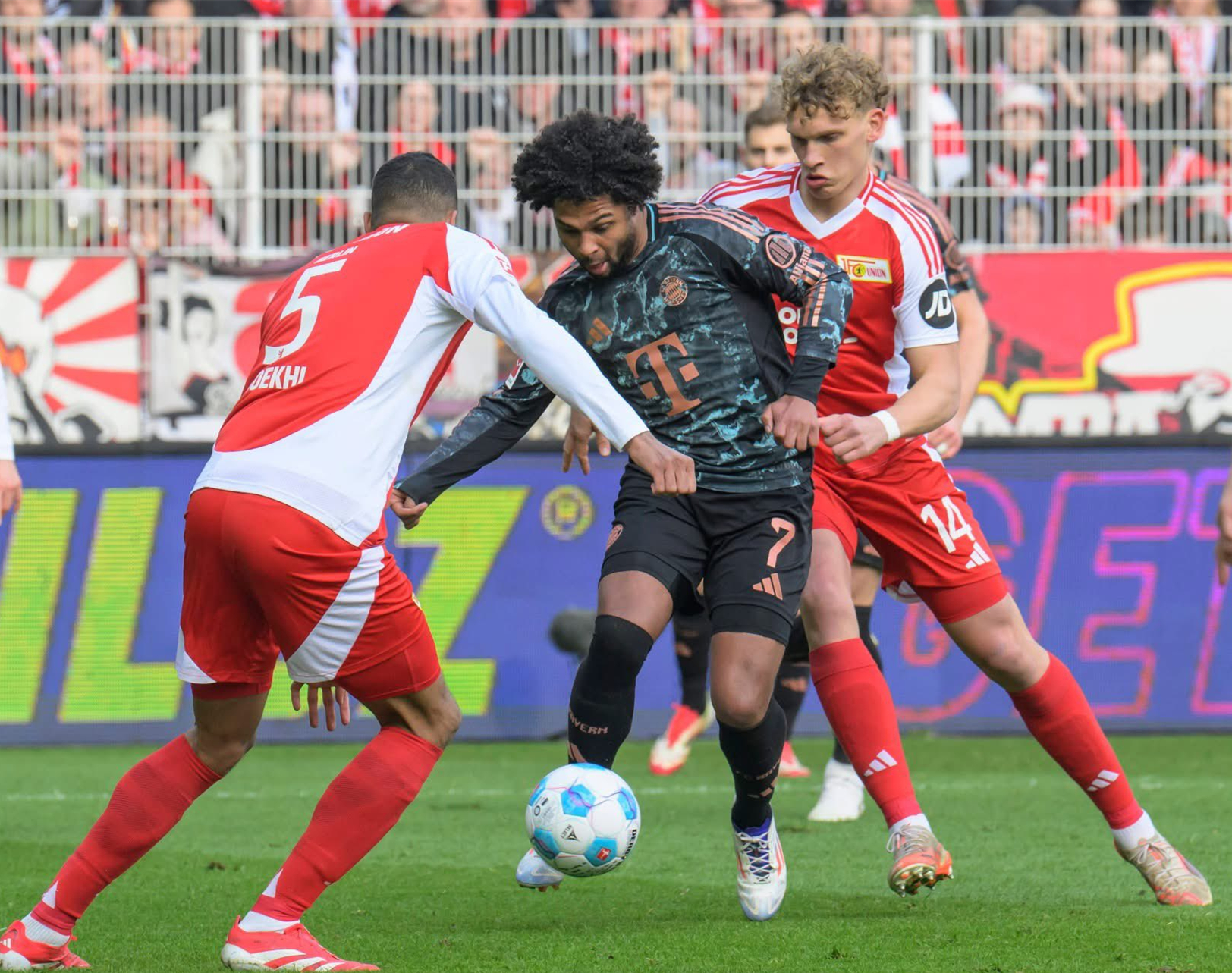 拜仁慕尼黑踢败热刺，登上新一届足球巅峰